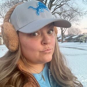 Meet your Posher, Alicia